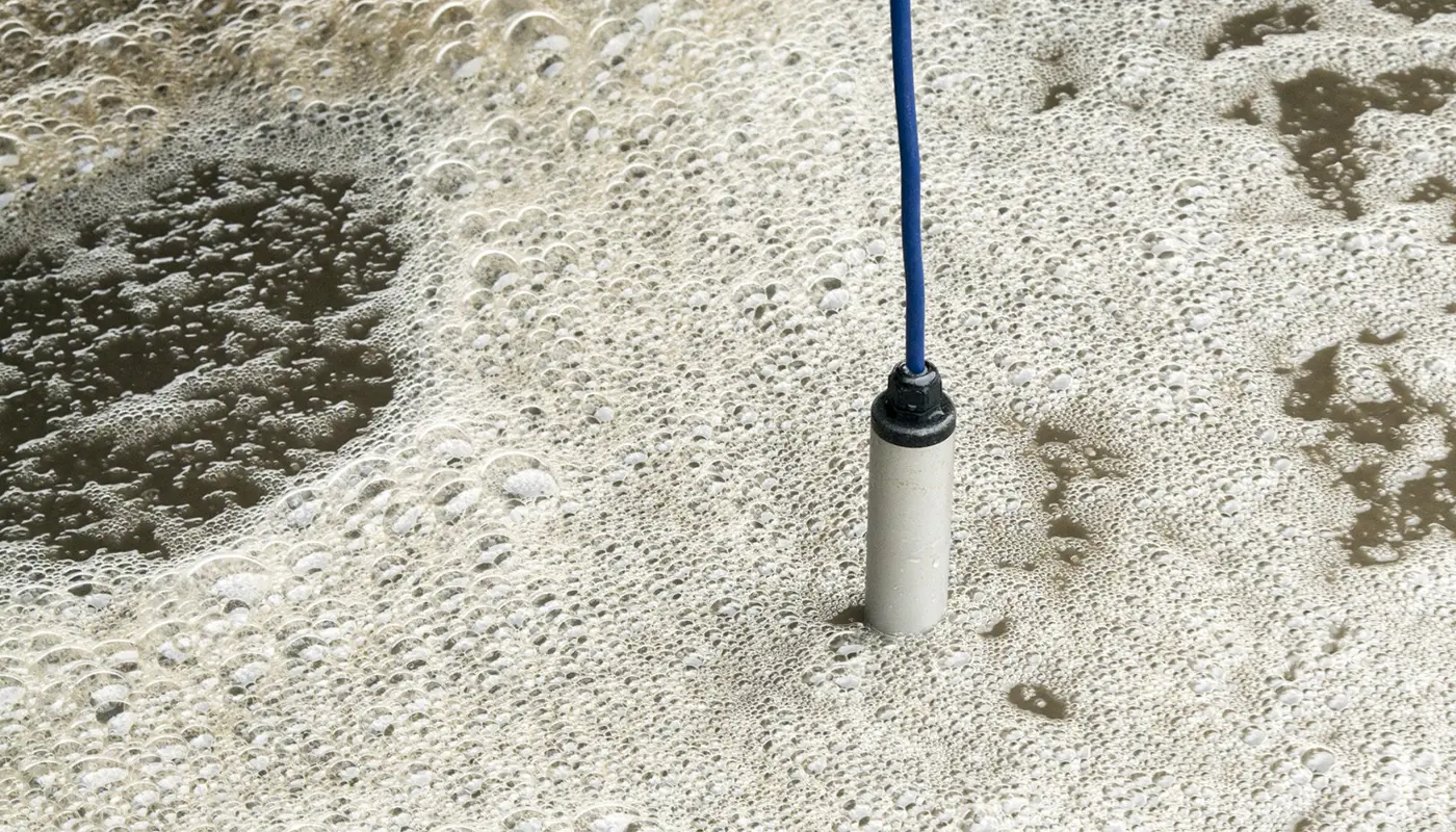 Sensor-in-water_1400x800